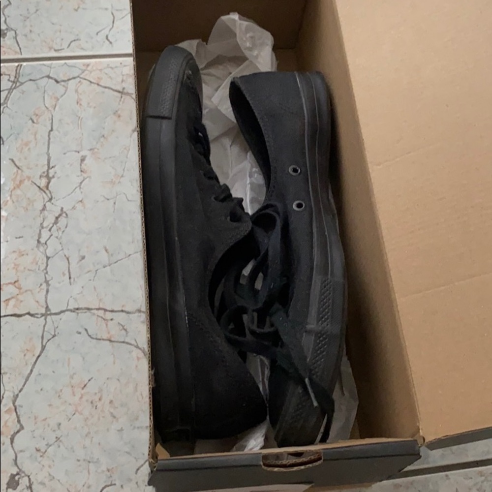 Women’s Converse - Picture 2 of 3